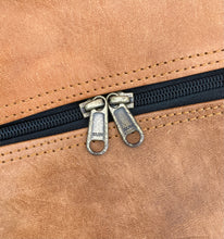 Load image into Gallery viewer, Leather Weekend Bag